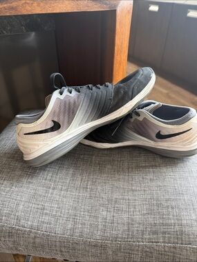 Nike Men’s Black and Gray Gradient Training Shoes